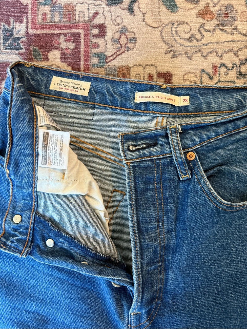 Levi’s Ribcage Straight-Leg Jeans - Picture 2 of 3
